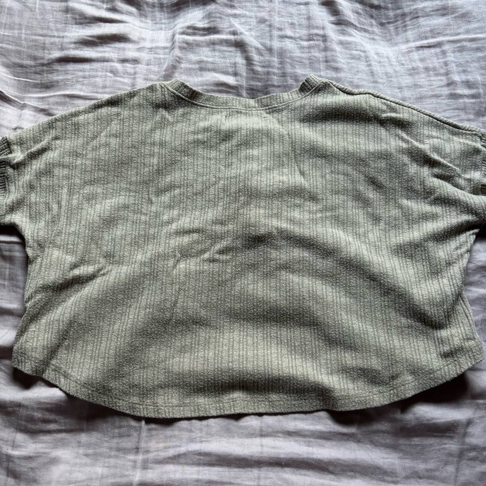 Beige Ribbed Button-Up Crop Top - Picture 3 of 6
